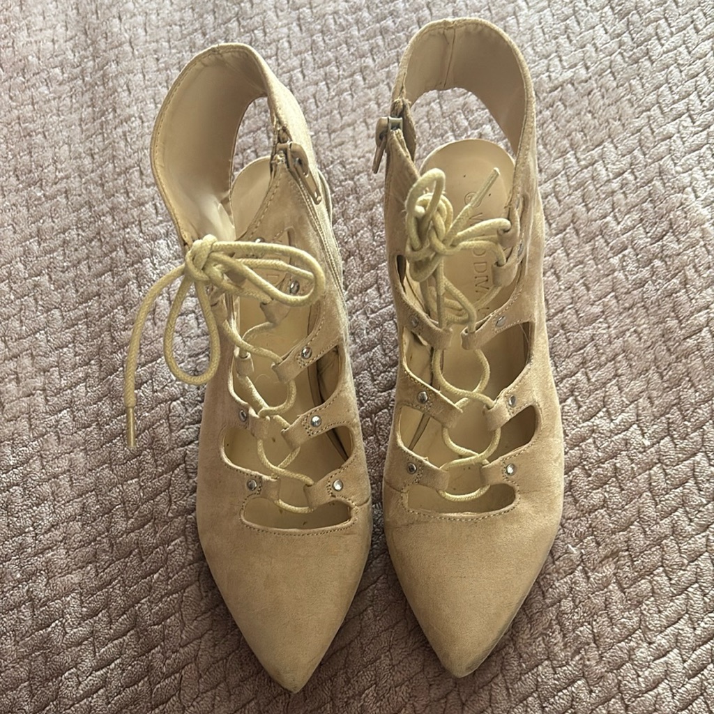 Women's Used Tan Lace-Up Heels A Few Little Scuffs On Front Of Shoes.